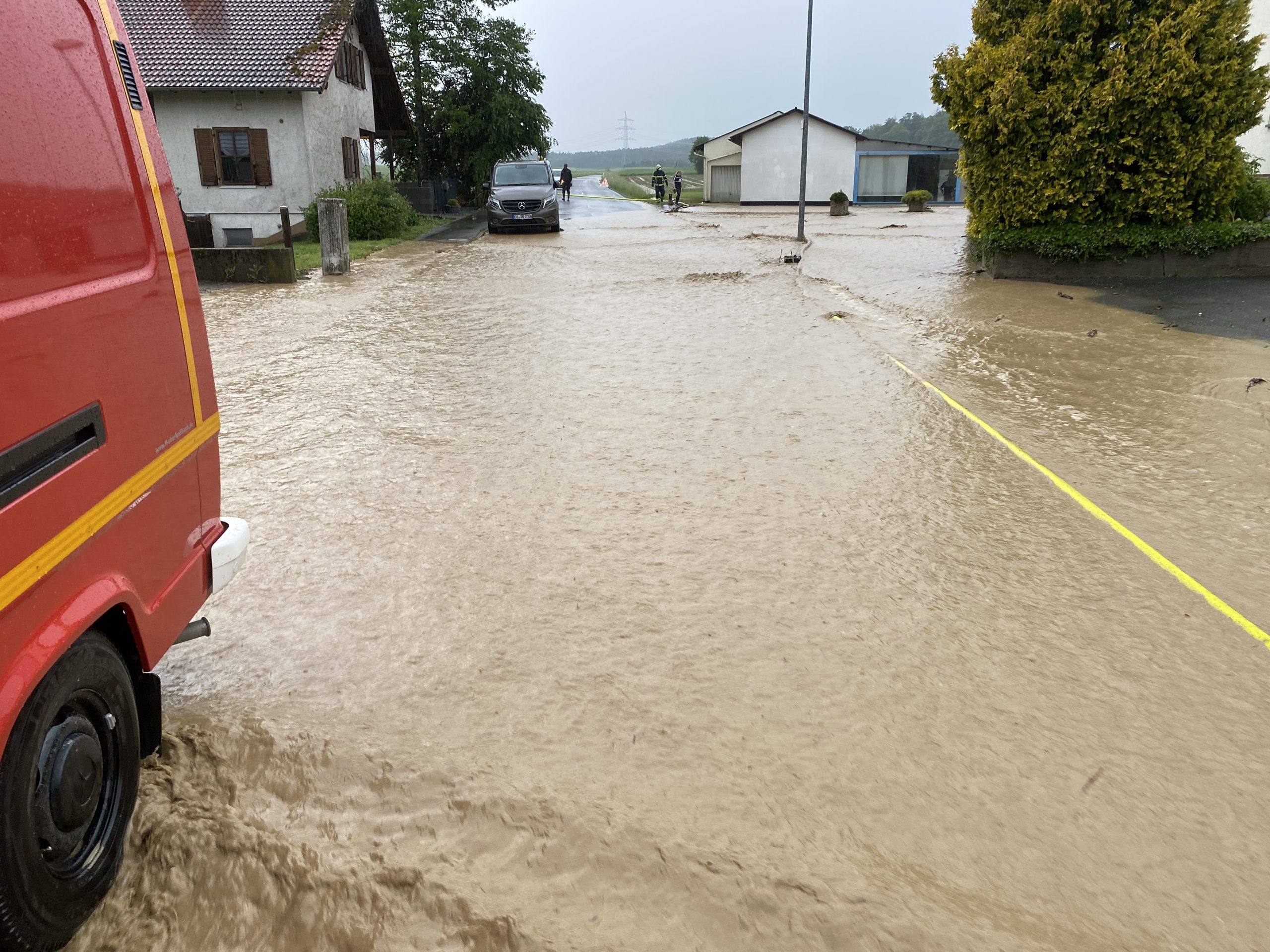 Hochwasser Friesendorf alles überschwemmt Feuerwehr TSF