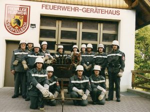Letztes Gruppenbild der ff Oberfüllbach mit der alten Spritze