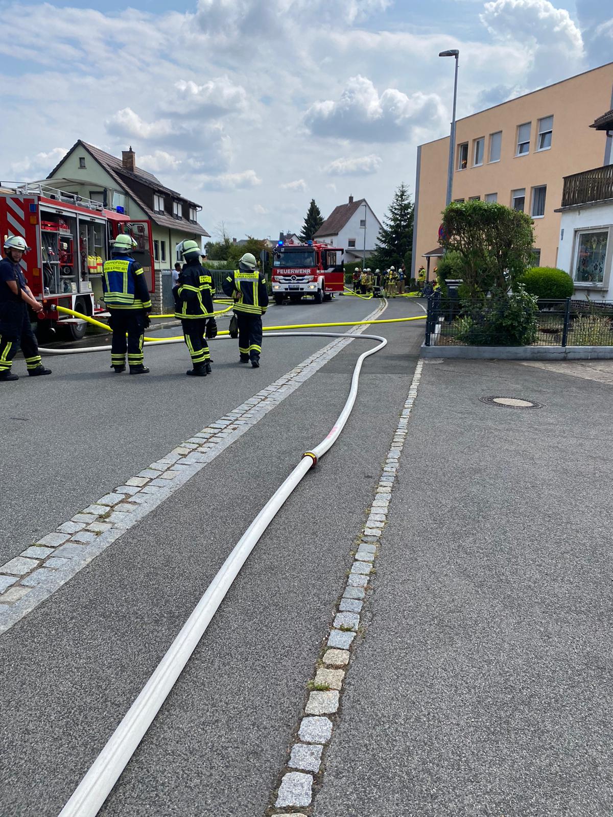 Wohnungsbrand B-Schlauch Einsatz LF Feuerwehruniform
