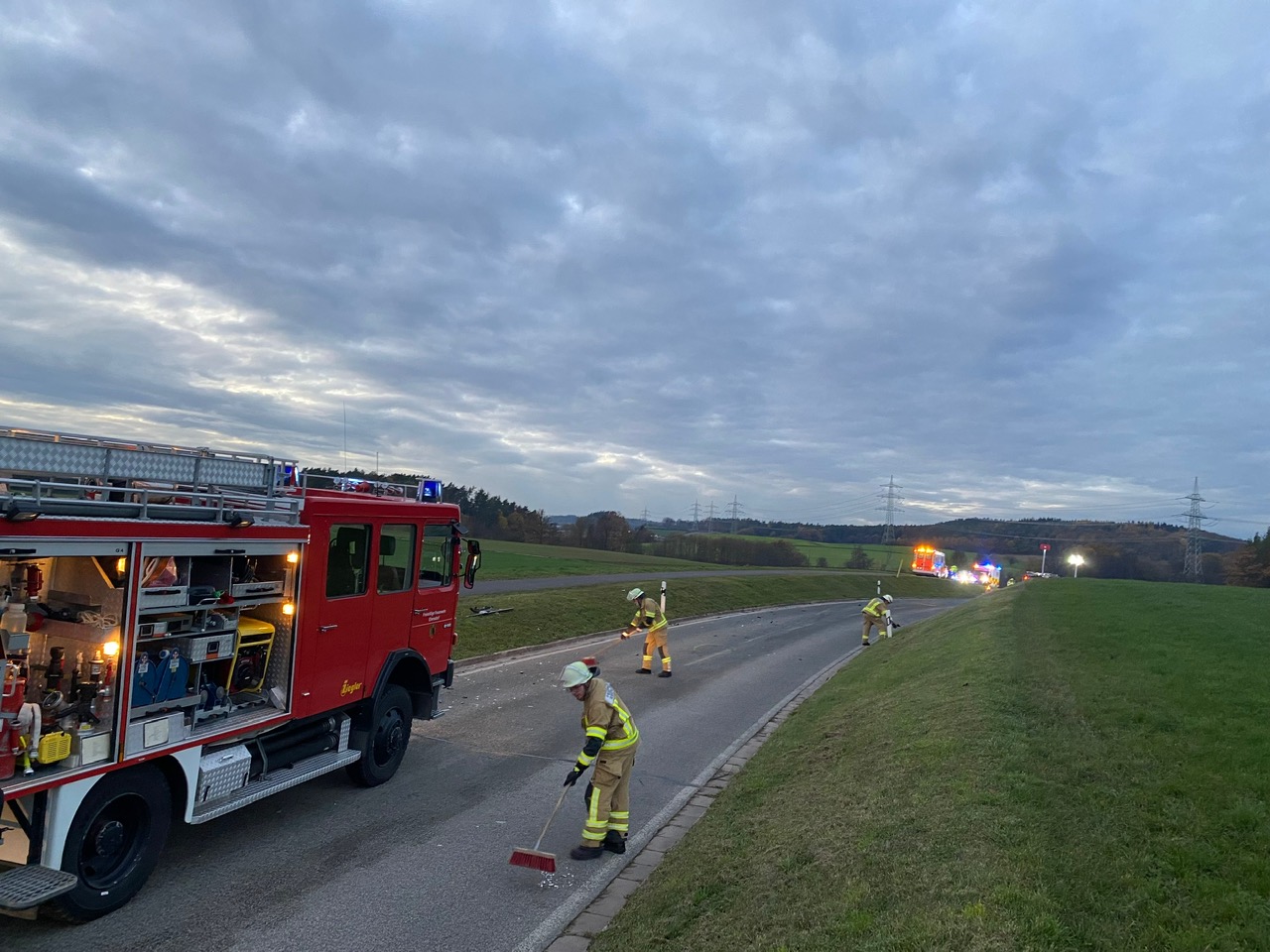 Unfall Oberfüllbach Friesendorf Feuerwehr Straßenreinigung Unfallstrecke
